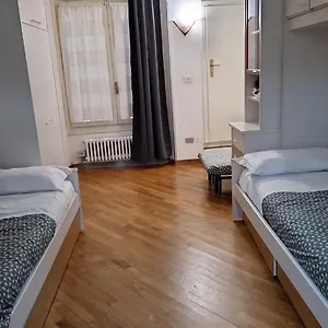 Historic Center - With 2 Single Beds Appartamento
